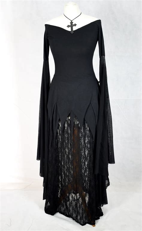 Bold and Bewitching: Stepping Up Your Witch Outfit for a Night to Remember